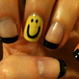 Featured image of post Black Nails With Smiley Face On Middle Finger