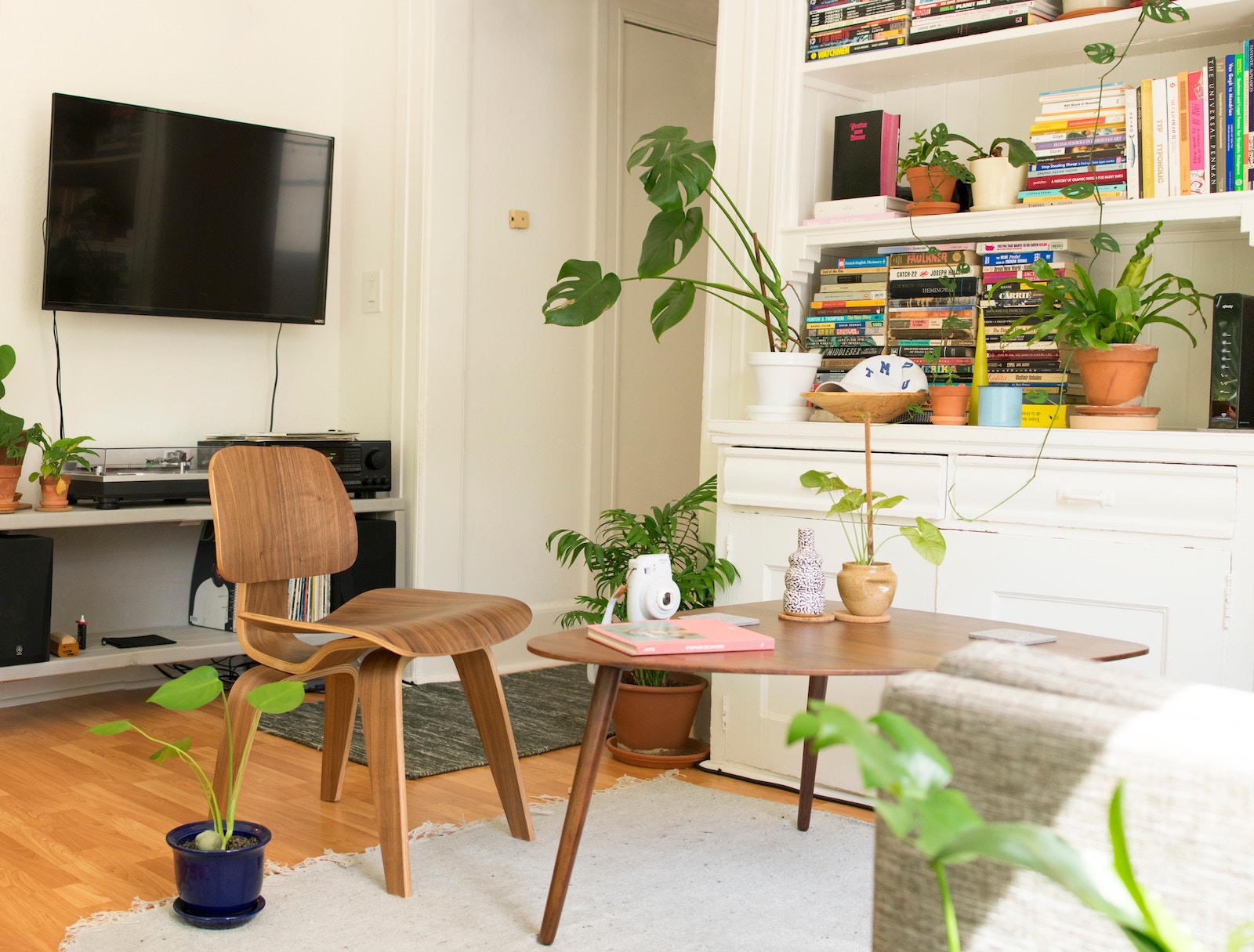 Featured image of post Nyc Apartment Decorating Small Spaces